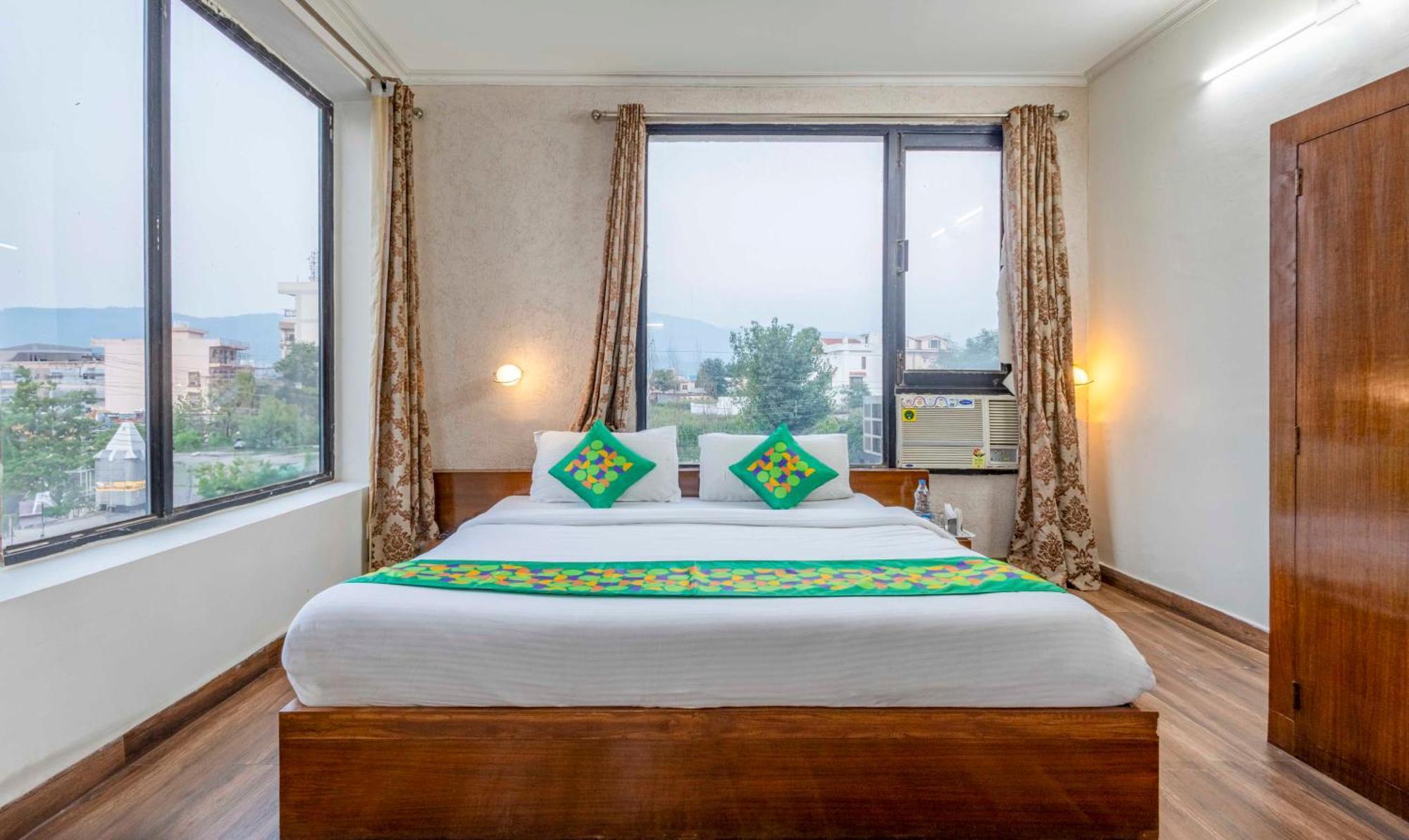 Treebo Maurice Hotel Bádámi Kültér fotó